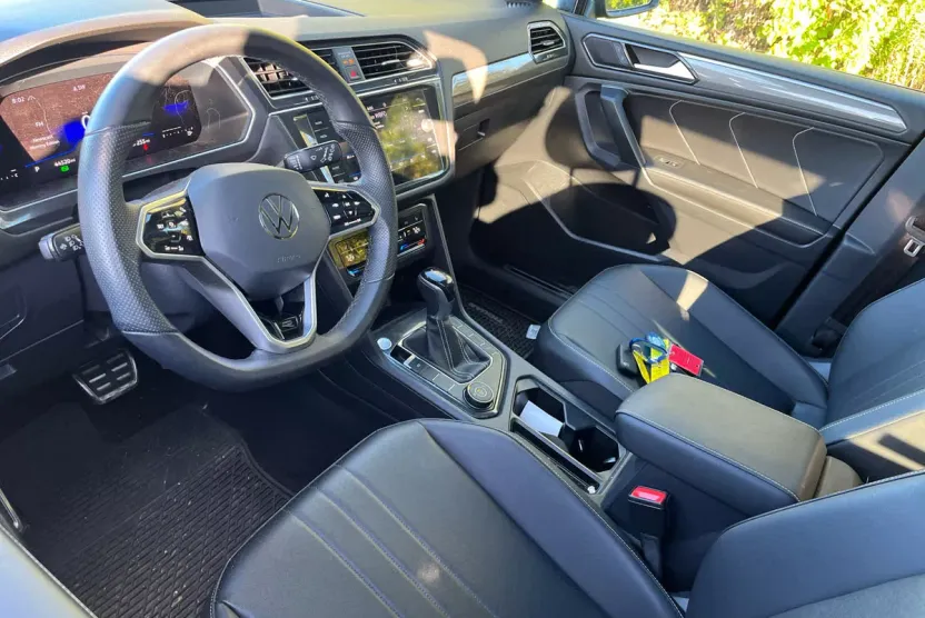 2022 Volkswagen Tiguan SE R-Line Black photo 1