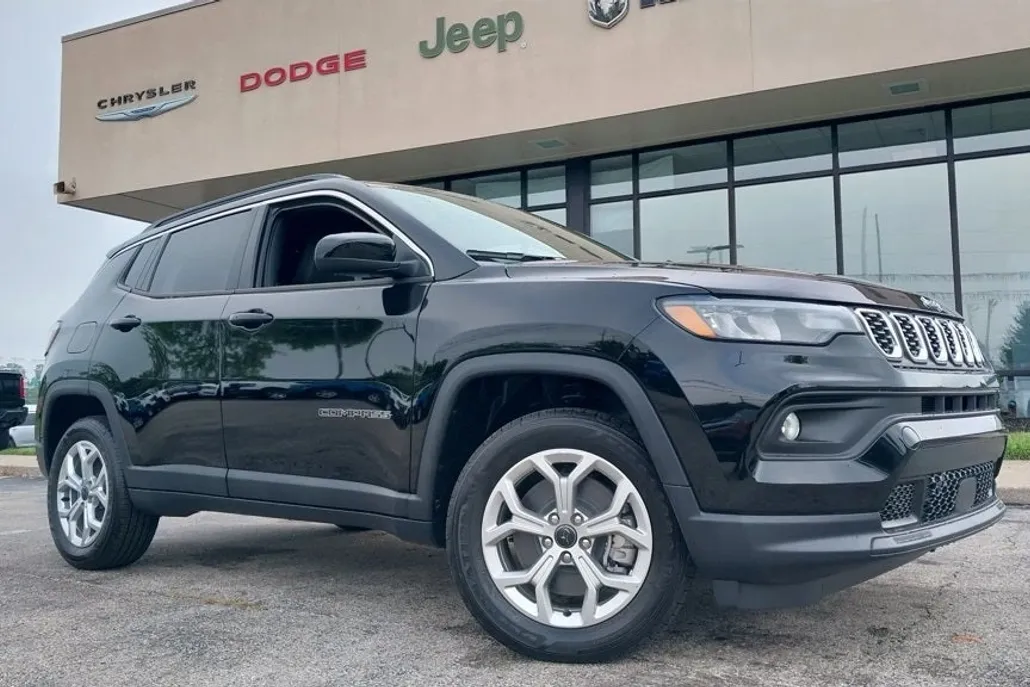 2025 Jeep Compass Latitude photo 1