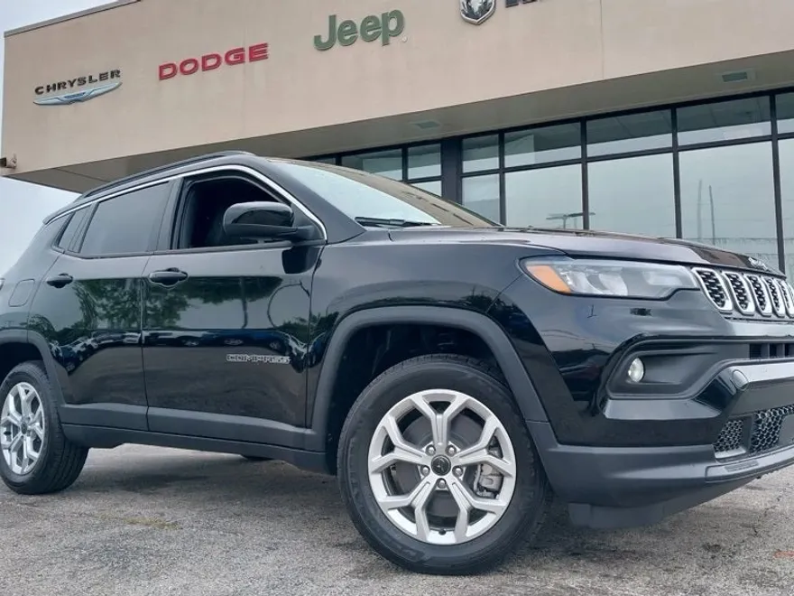 2025 Jeep Compass Latitude photo 1