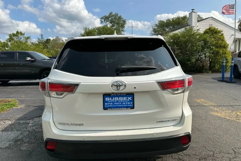 2016 Toyota Highlander Limited Platinum Sport photo 1
