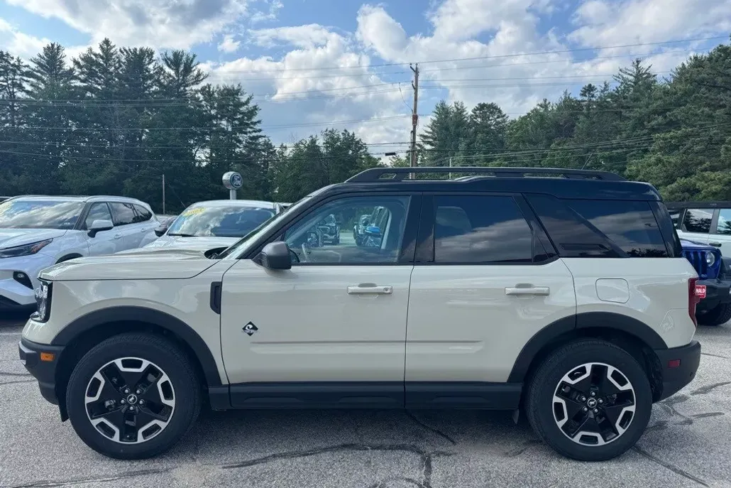 2024 Ford Bronco Sport Outer Banks photo 1