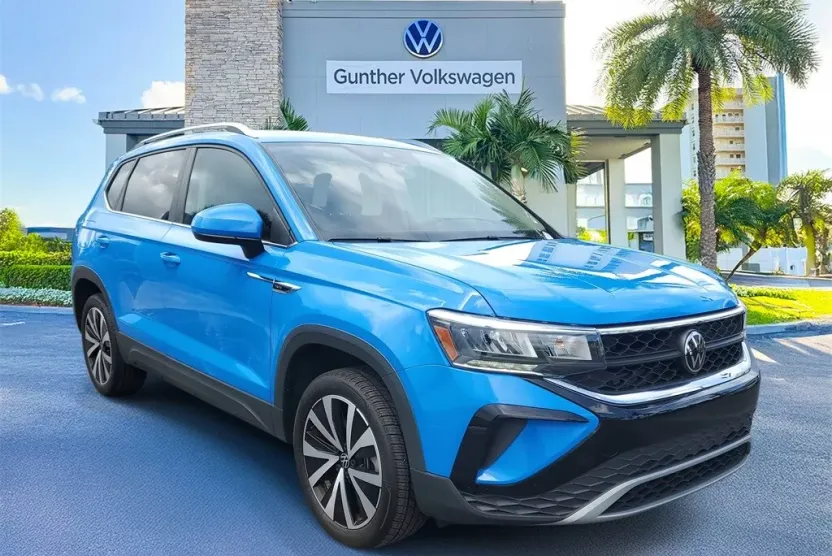 2023 Volkswagen Taos SE photo 1