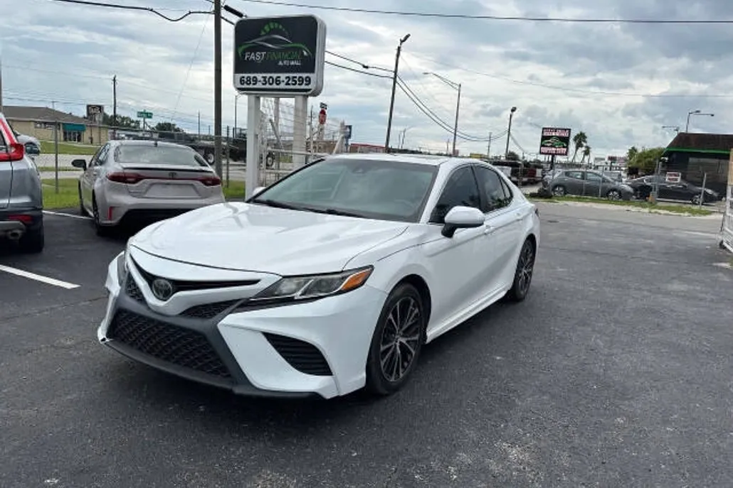 2019 Toyota Camry L photo 1