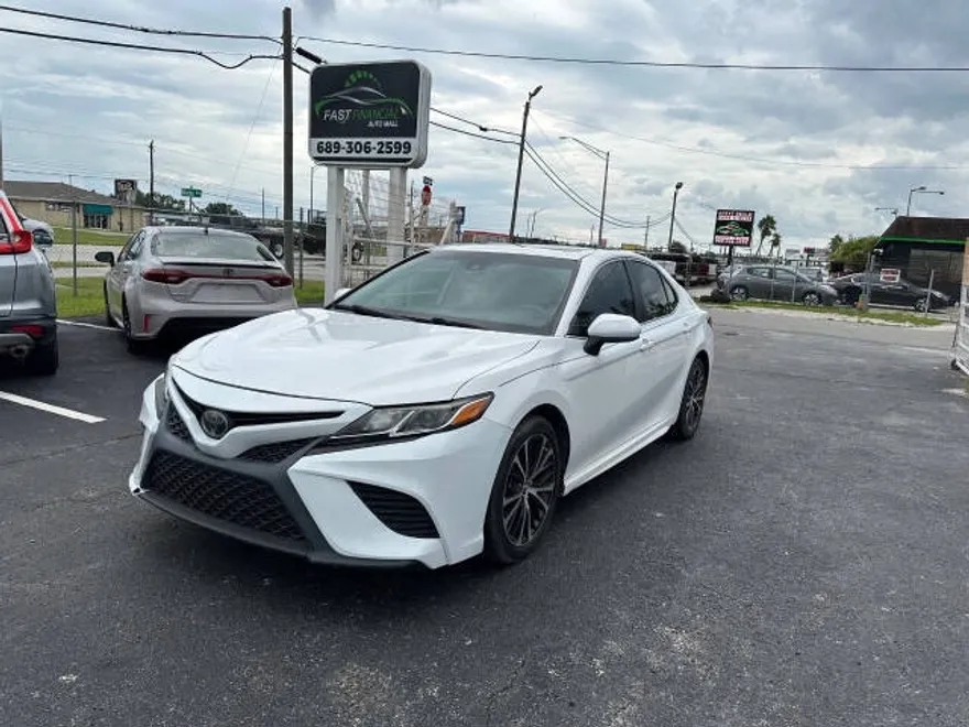2019 Toyota Camry L photo 1