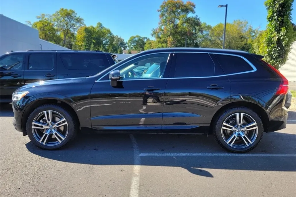 2019 Volvo XC60 T6 Momentum photo 1