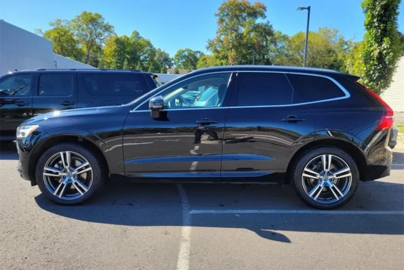 2019 Volvo XC60 T6 Momentum photo 1