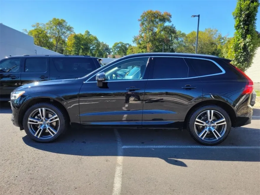 2019 Volvo XC60 T6 Momentum photo 1