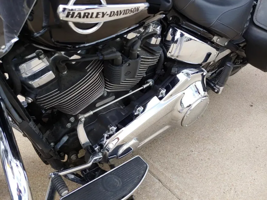 2020 Harley Davidson FLHC / Heritage Classic photo 3