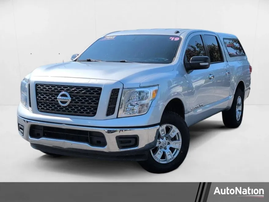 2019 Nissan Titan SV Crew Cab photo 1