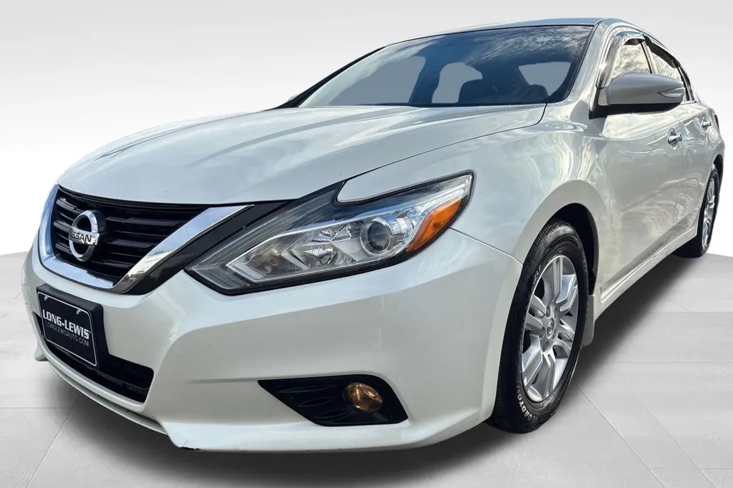 2017 Nissan Altima 2.5 SV photo 1
