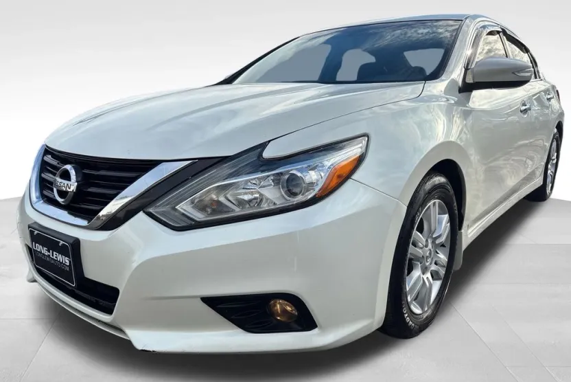 2017 Nissan Altima 2.5 SV photo 1