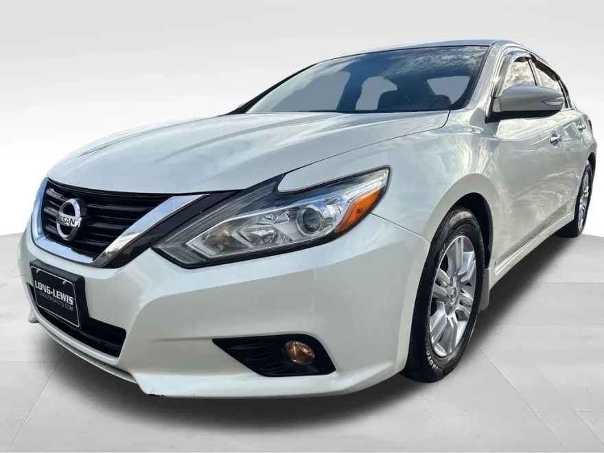 2017 Nissan Altima 2.5 SV photo 1