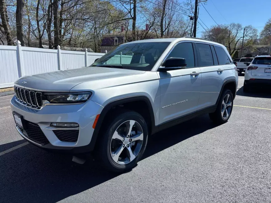 2025 Jeep Grand Cherokee Limited photo 1