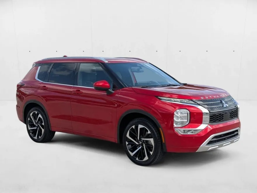 2022 Mitsubishi Outlander SEL Launch Edition photo 1
