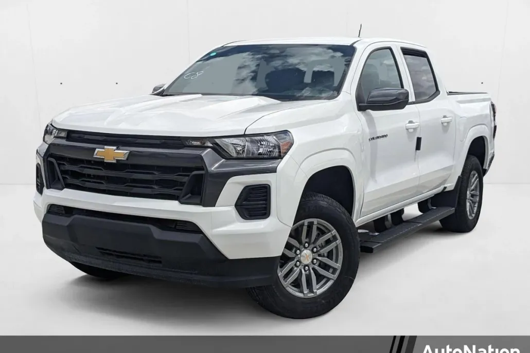 2025 Chevrolet Colorado Work Truck LT photo 1