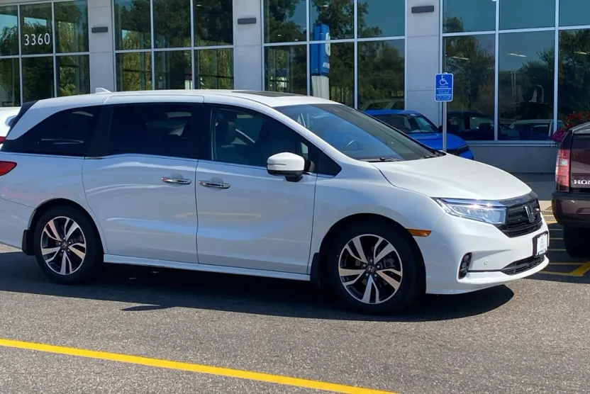 2023 Honda Odyssey Touring photo 1