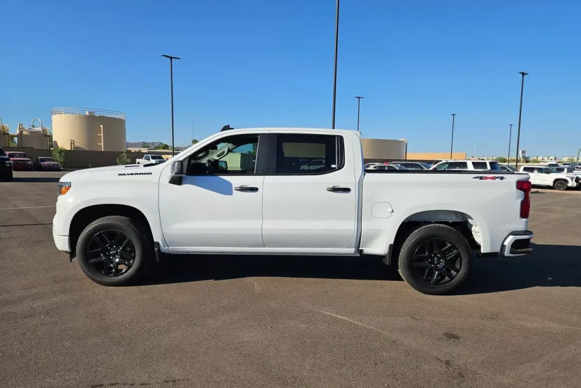 2026 Chevrolet Silverado 1500 Custom photo 1