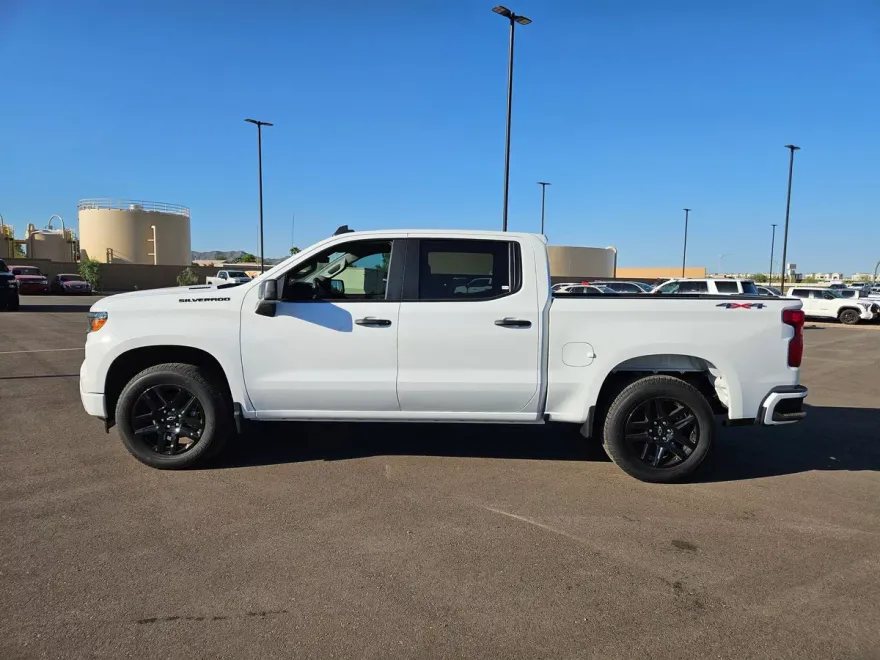 2026 Chevrolet Silverado 1500 Custom photo 1