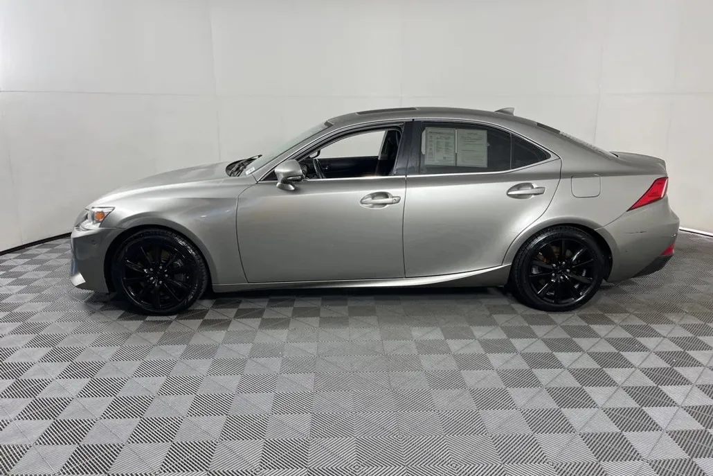 2016 Lexus IS 200t photo 1