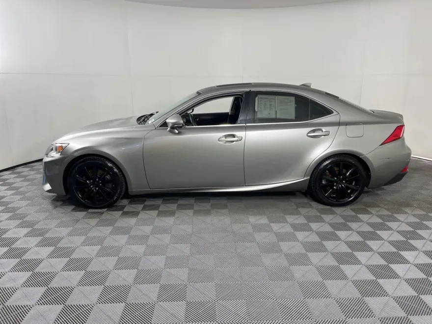 2016 Lexus IS 200t photo 1