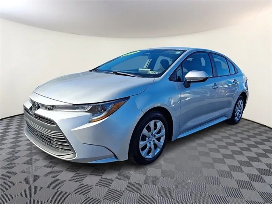 2024 Toyota Corolla LE photo 1
