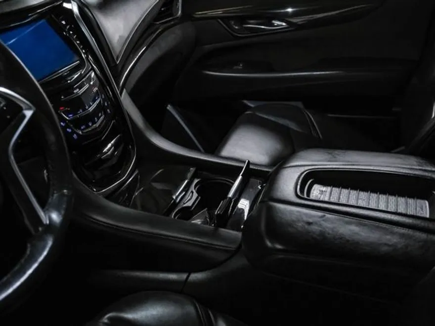 2020 Cadillac Escalade Platinum photo 18
