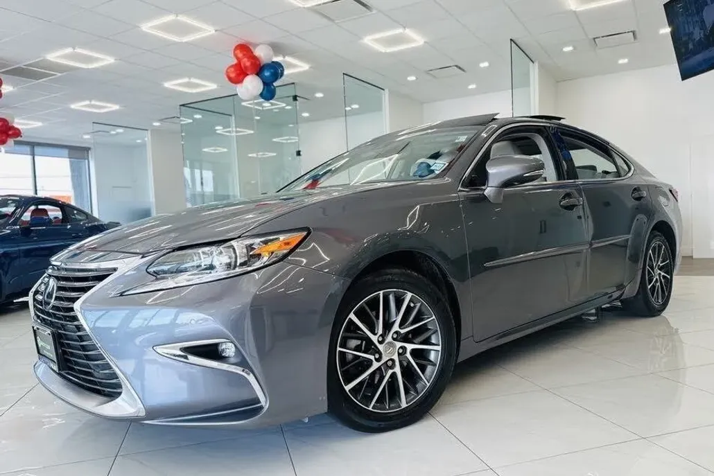 2017 Lexus ES 350 Luxury photo 1