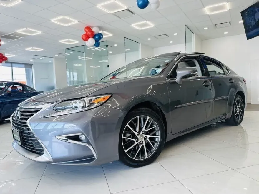 2017 Lexus ES 350 Luxury photo 1