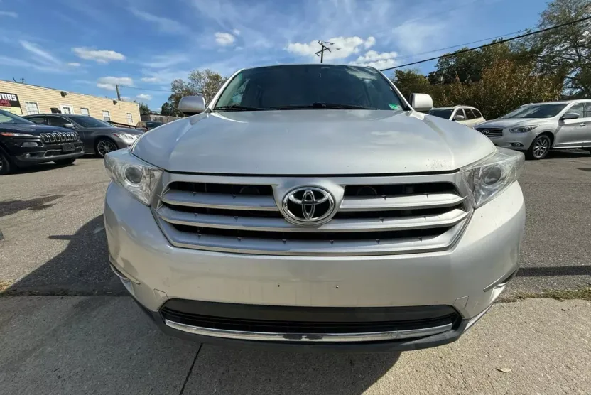2011 Toyota Highlander Sport photo 1