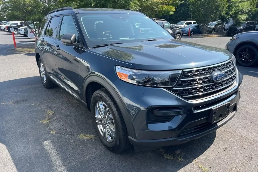 2022 Ford Explorer XLT photo 1
