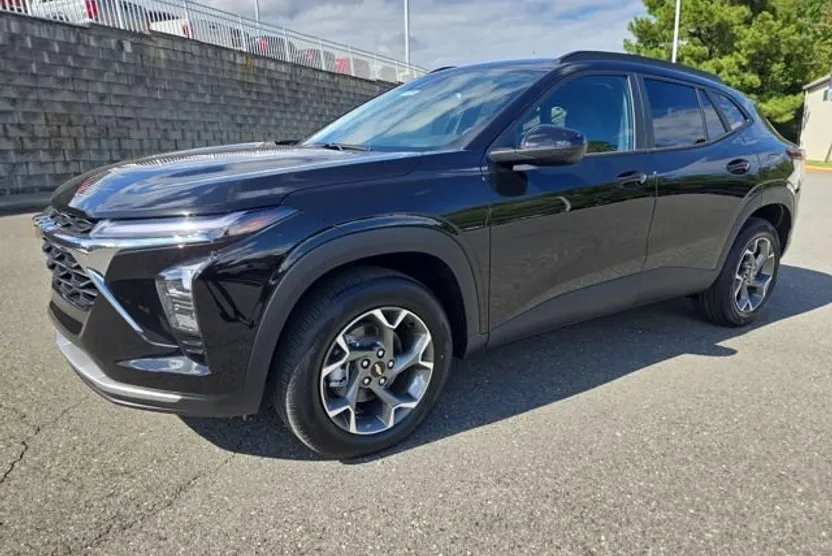 2026 Chevrolet Trax LT photo 1