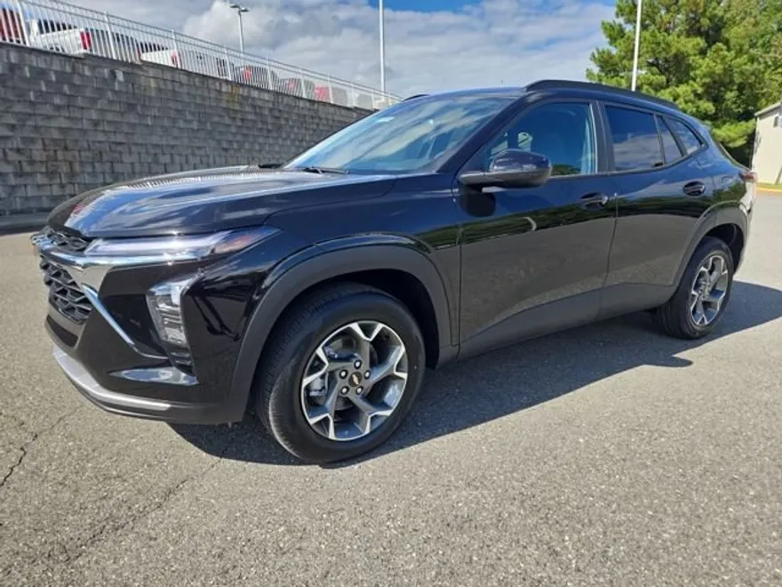 2026 Chevrolet Trax LT photo 1