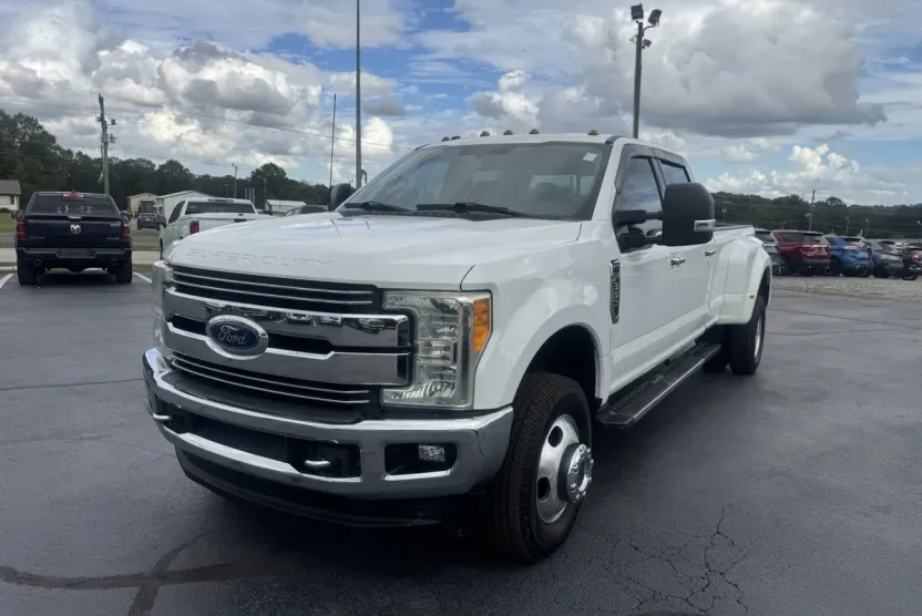 2017 Ford F-350 Lariat photo 1