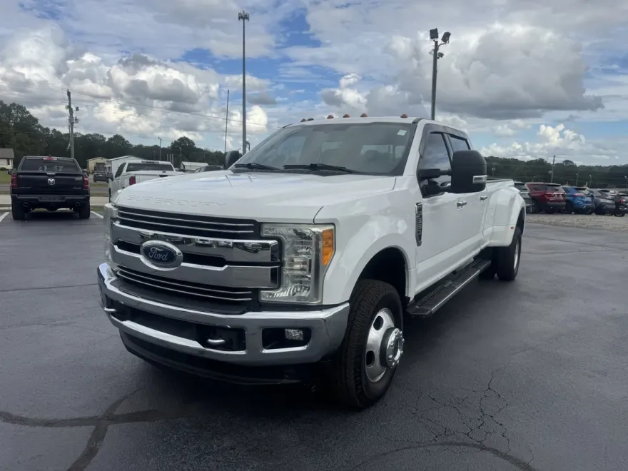 2017 Ford F-350 Lariat photo 1
