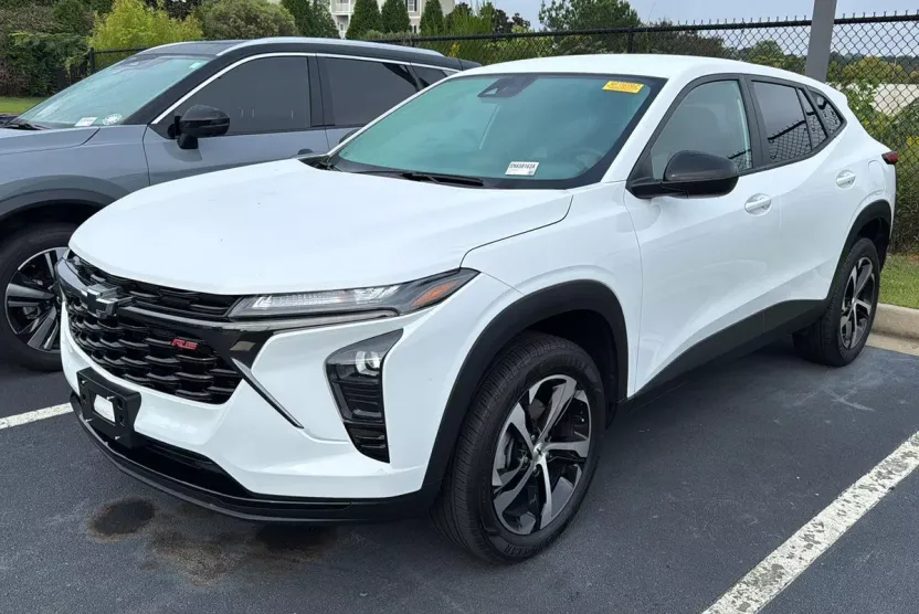 2024 Chevrolet Trax photo 1