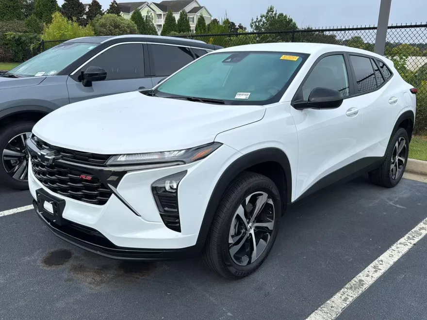 2024 Chevrolet Trax photo 1