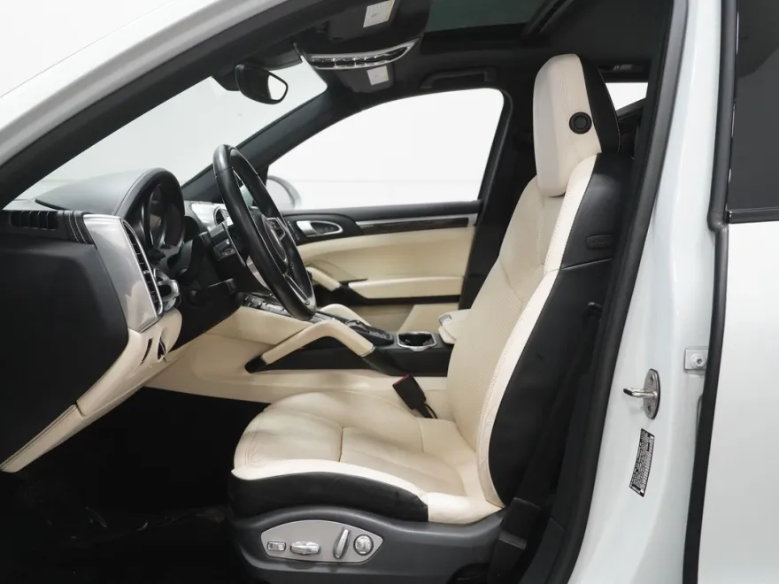2018 Porsche Cayenne Platinum Edition photo 1