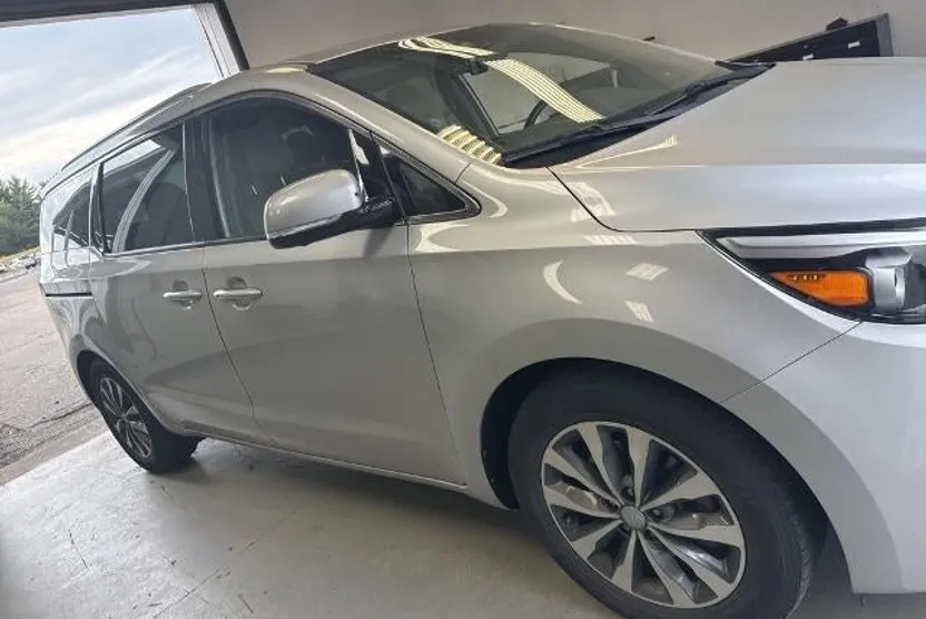 2018 Kia Sedona SX photo 1