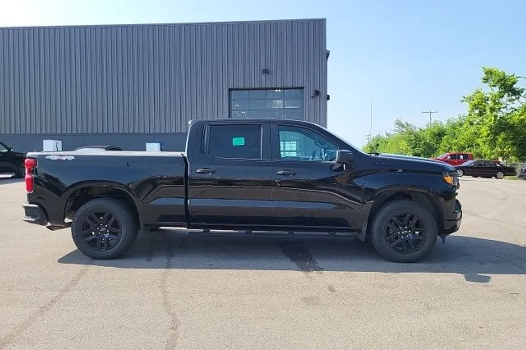 2023 Chevrolet Silverado 1500 Custom photo 1