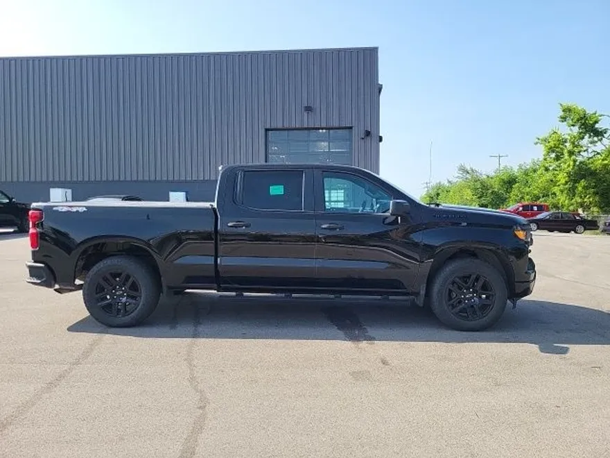 2023 Chevrolet Silverado 1500 Custom photo 1
