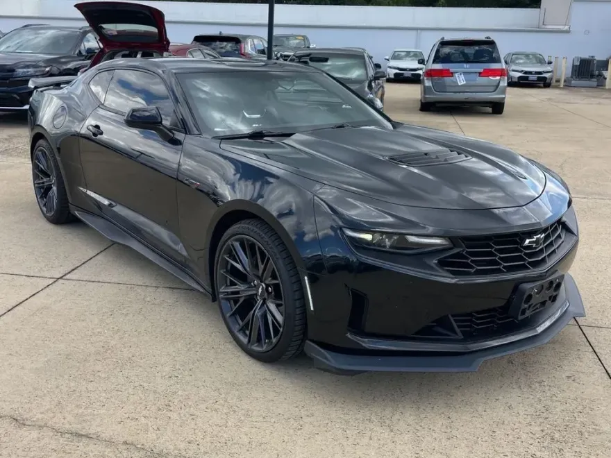 2020 Chevrolet Camaro LT1 photo 1