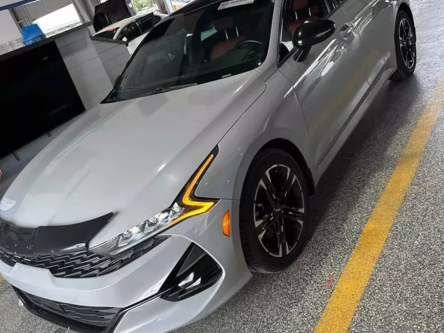 2022 Kia K5 GT-Line photo 1