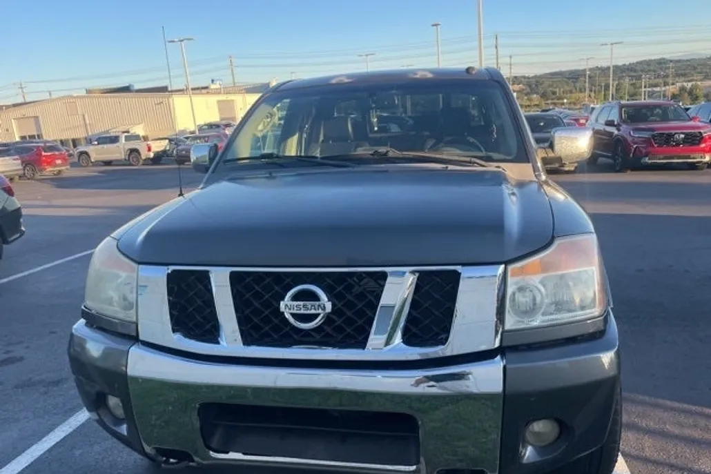 2008 Nissan Titan LE photo 1