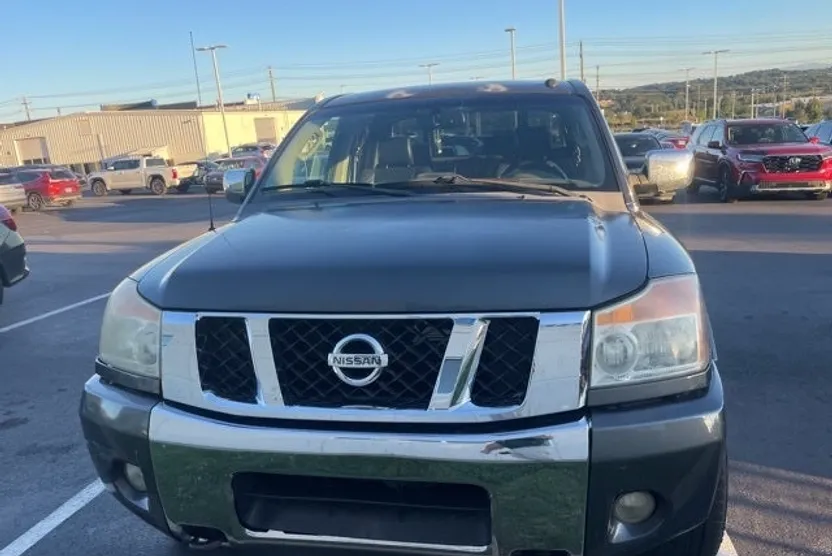 2008 Nissan Titan LE photo 1