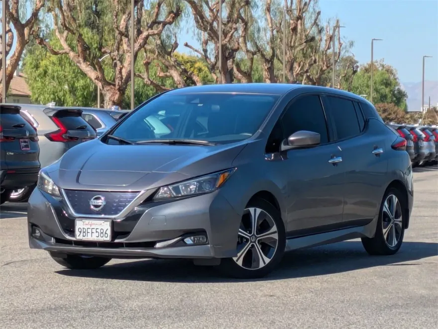 2022 Nissan Leaf SV photo 1