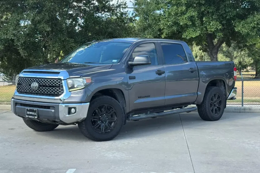 2018 Toyota Tundra SR5 photo 1