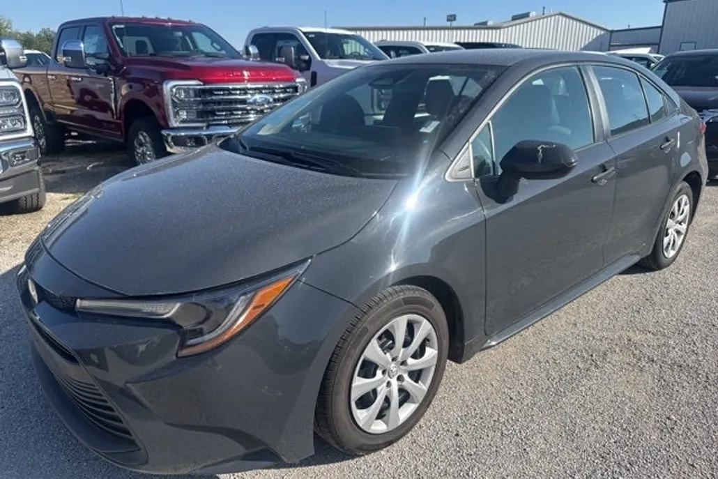 2024 Toyota Corolla LE photo 1