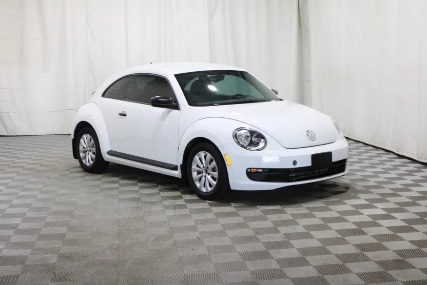 2016 Volkswagen Beetle 1.8T S photo 1