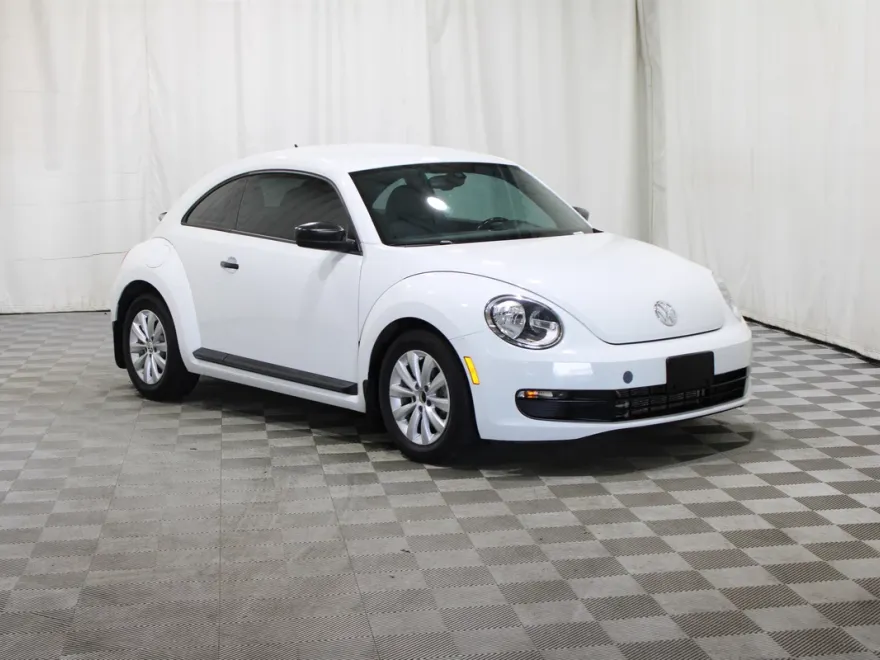 2016 Volkswagen Beetle 1.8T S photo 1