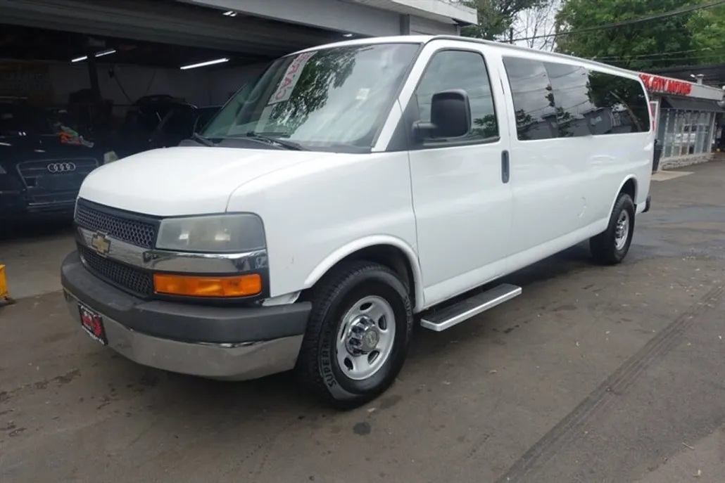 2014 Chevrolet Express LT 3500 photo 1